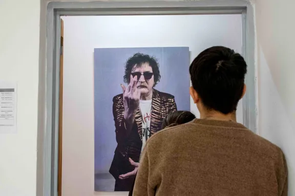 charly-garcia-recibe-a-estudiantes-de-la-u11-con-muestra-fot