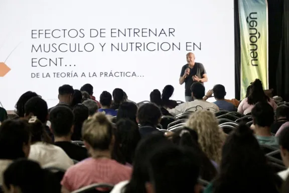 mas-de-1200-docentes-y-deportistas-se-capacitan-en-el-vii-co