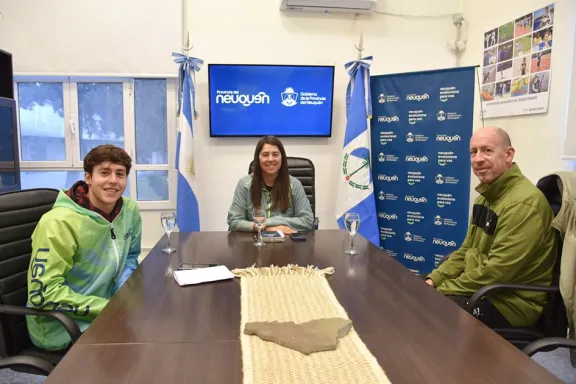 el-nadador-neuquino-tomas-jouglard-va-al-mundial-junior-con-