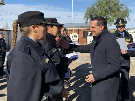 la-policia-de-neuquen-se-capacita-en-violencia-familiar-y-ge