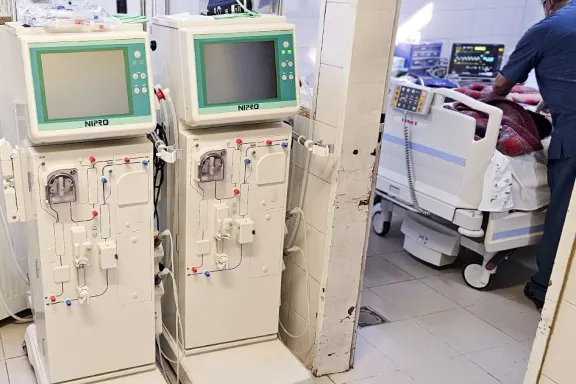 el-hospital-castro-rendon-suma-equipos-de-hemodialisis-y-pla