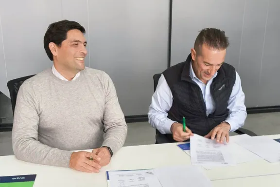 neuquen-firmo-convenio-con-la-universidad-de-flores-para-imp