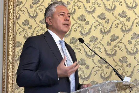figueroa-en-madrid-neuquen-quiere-exportar-energia-no-solo-r