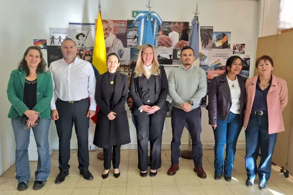 mas-de-100-colombianos-tramitaron-documentos-sin-viajar-a-bu