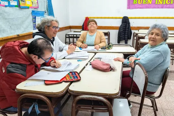 mas-de-300-docentes-neuquinos-construyen-el-primer-diseno-cu