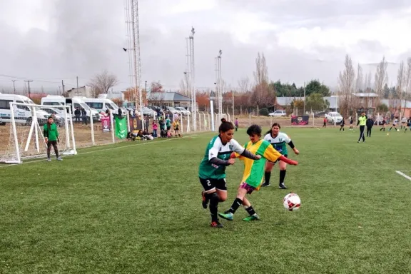 el-gobierno-provincial-lanza-torneo-de-futbol-femenino-en-tr