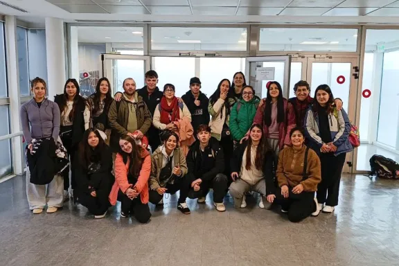 estudiantes-de-las-ovejas-en-la-expo-rural-formacion-en-el-c
