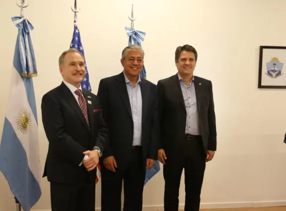 figueroa-recibe-al-embajador-de-eeuu-para-potenciar-inversio
