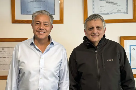 figueroa-y-ypf-firmaron-un-acuerdo-historico-para-el-proyect