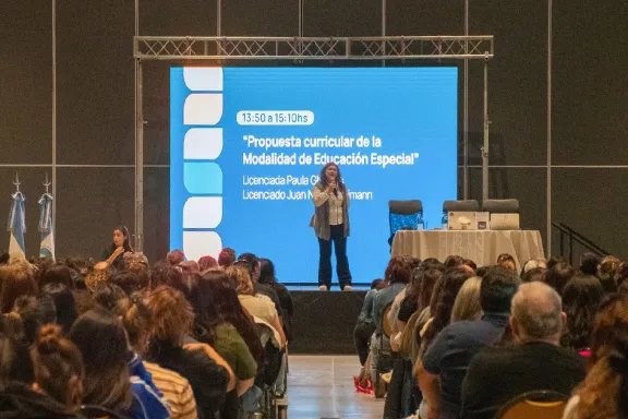 mas-de-1600-neuquinos-participaron-del-primer-congreso-de-ed